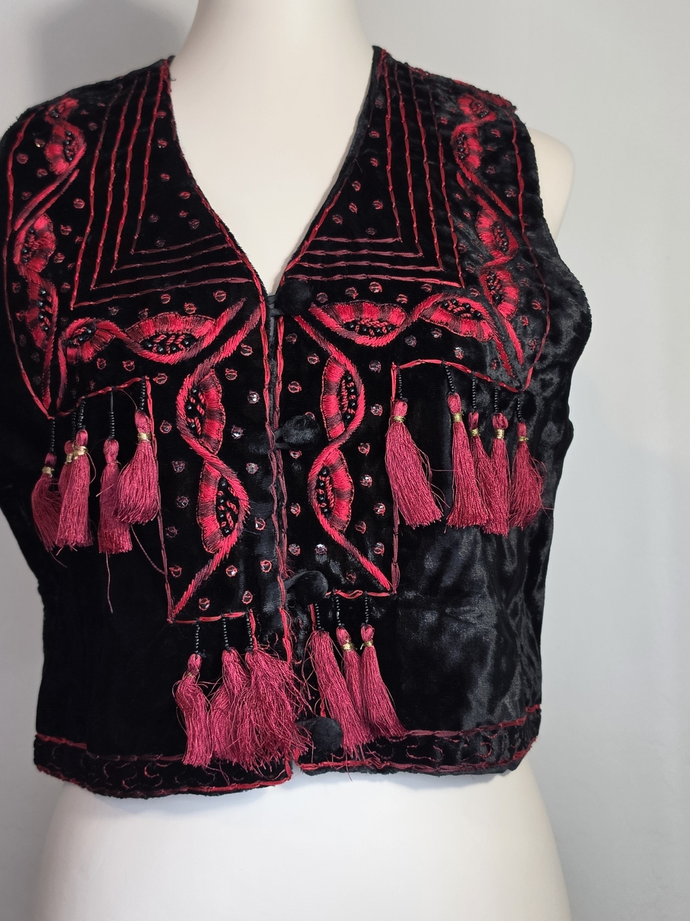 Vintage Scott Taylor Boho Hippie Embroidered Black And Red Vest Size Small